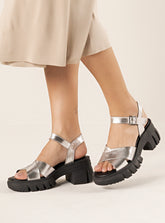 Sandália em Couro Tratorada Maitê Prata